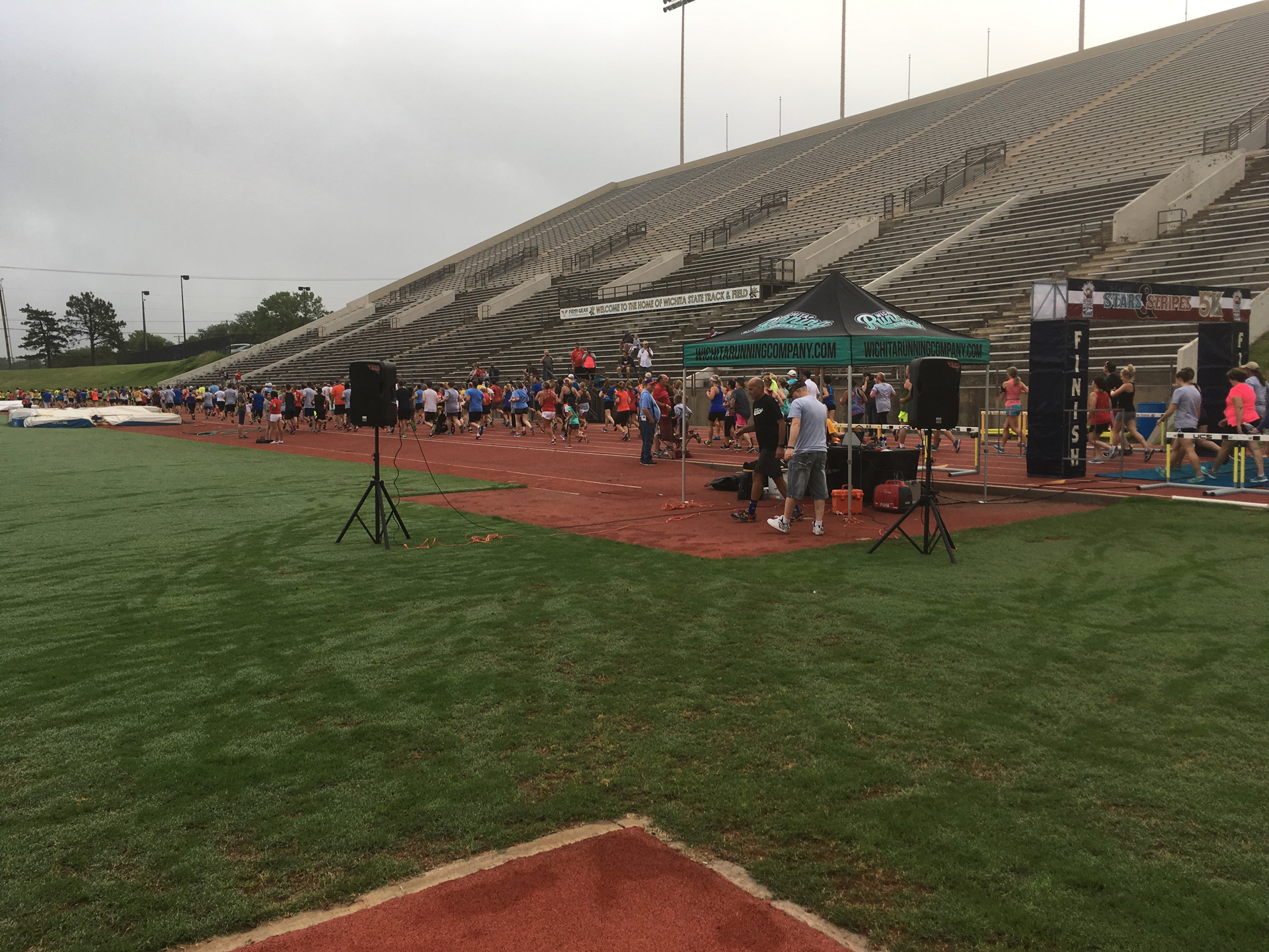 participants waiting for race to begin